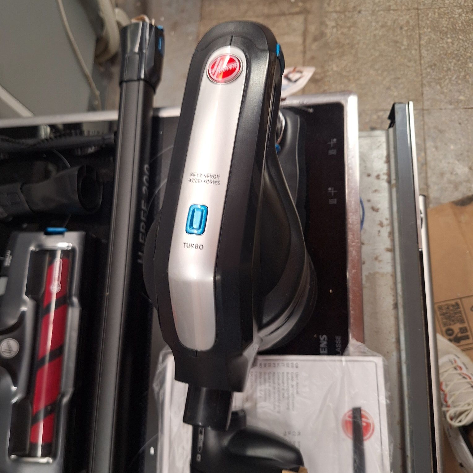 Прахосмукачка Hoover H Free 200 с две батерии нова мострена Бройка
