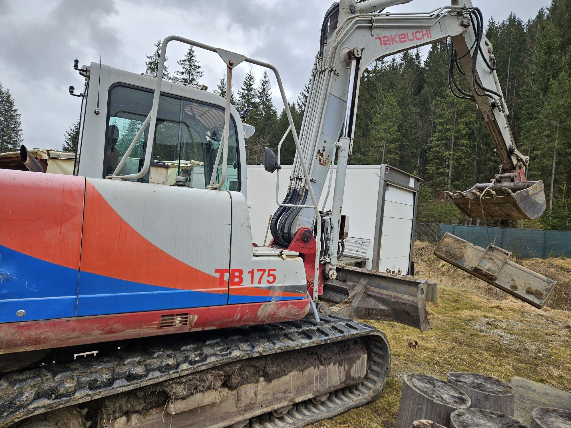 Vând excavator Takeuchi  TB 175