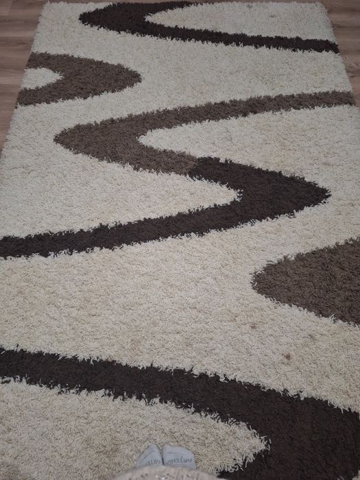 Vand covoare cu fir lung!