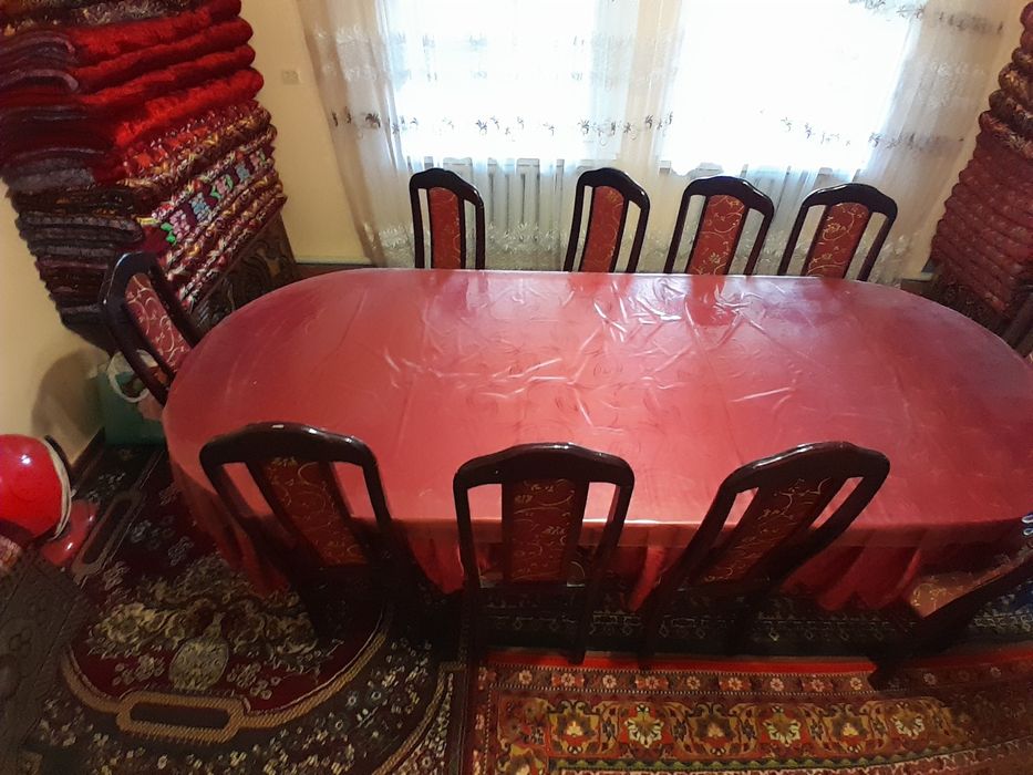 Стол, стуля в отличном состояние.