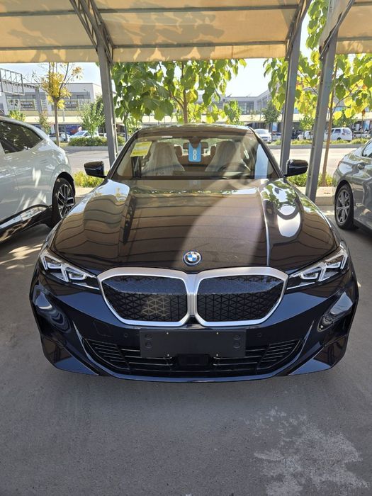 Bmw i3, 35L  OQ va Qora ranglar