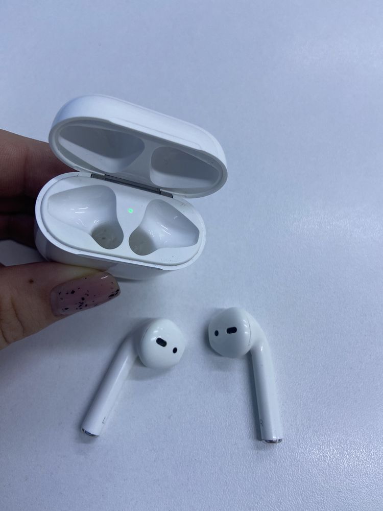 Apple Airpods with charging Case