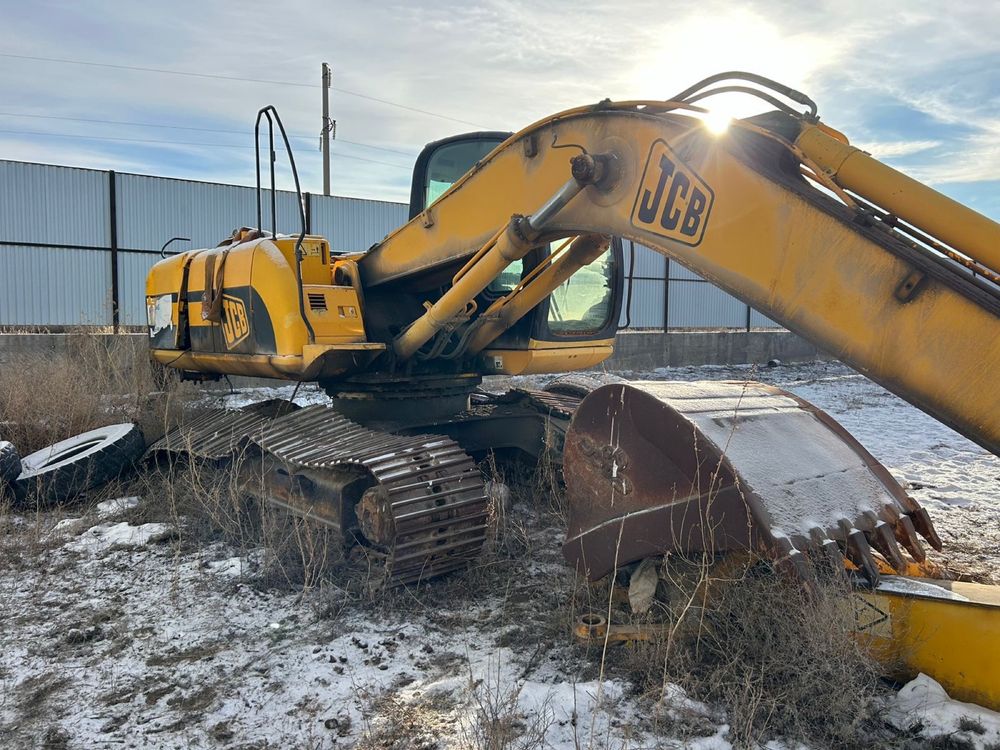 Продам гусеничный экскаватор JCB