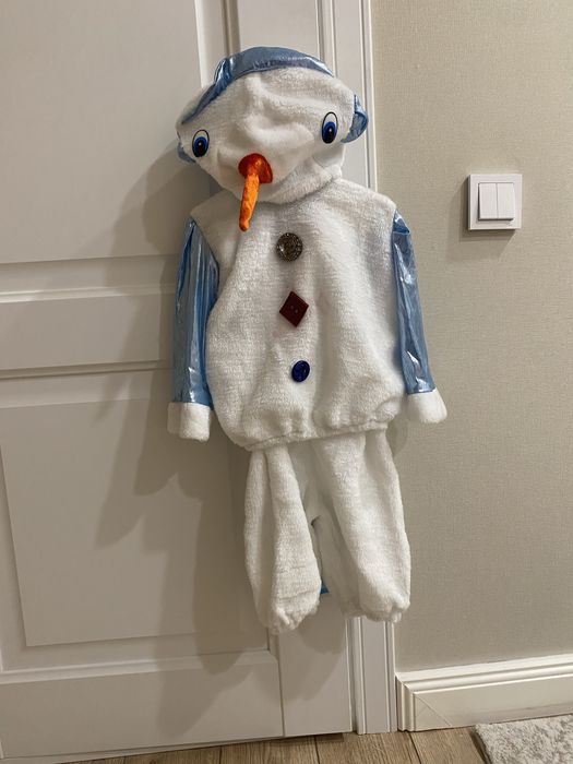 Новогодние костюмы: Снеговик, Русалочка