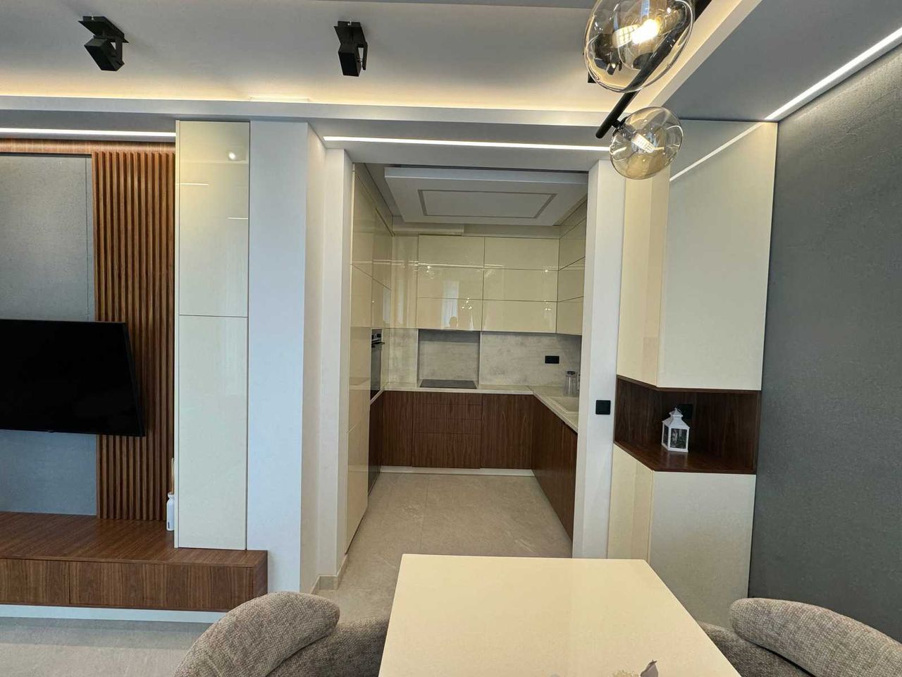 Дава се под наем Двустаен апартамент в София, Сухата река - 80 кв.м за 260 € - Снимка #1