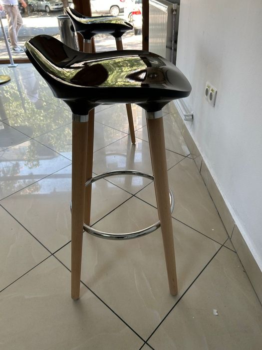Vând scaun de bar