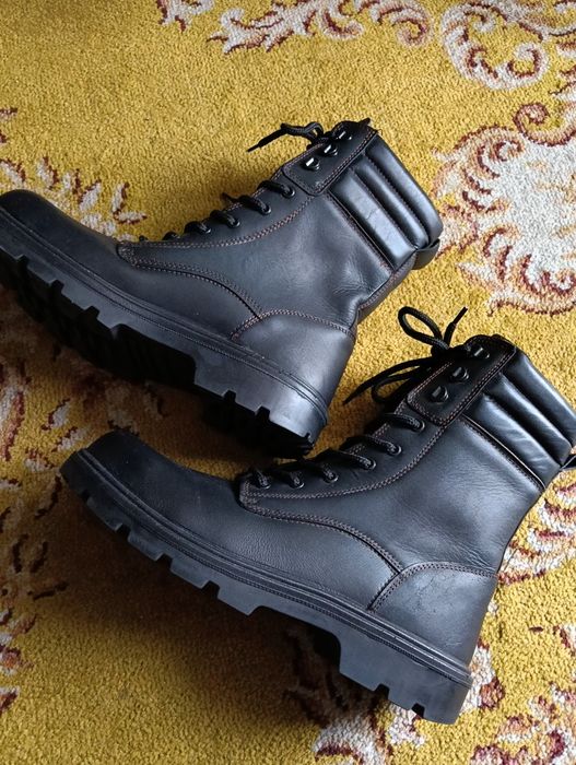 Мъжки обувки и ботуши от естествена кожа