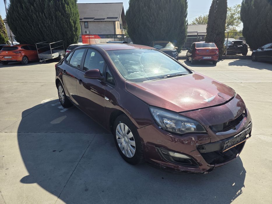 Auto avariat! Astra j