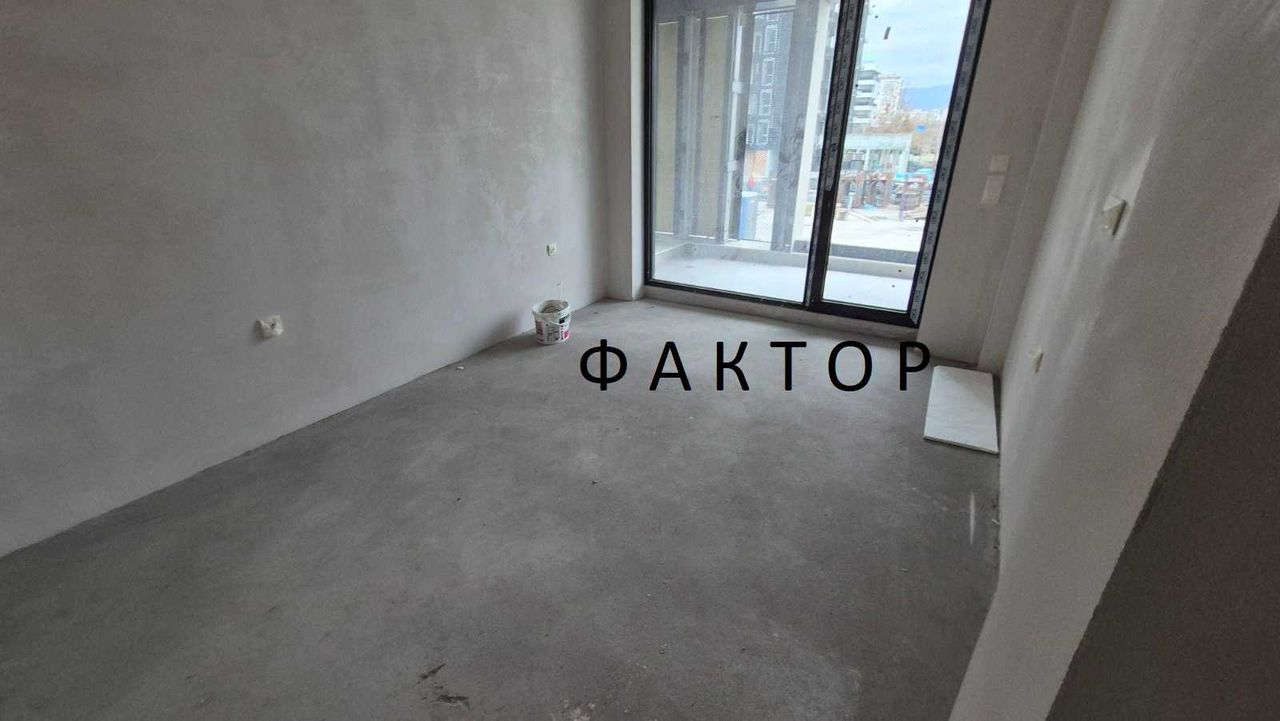 Продава се Тристаен апартамент в Пловдив, Христо Смирненски - 130 кв.м за 1916 €/кв.м - Снимка #3