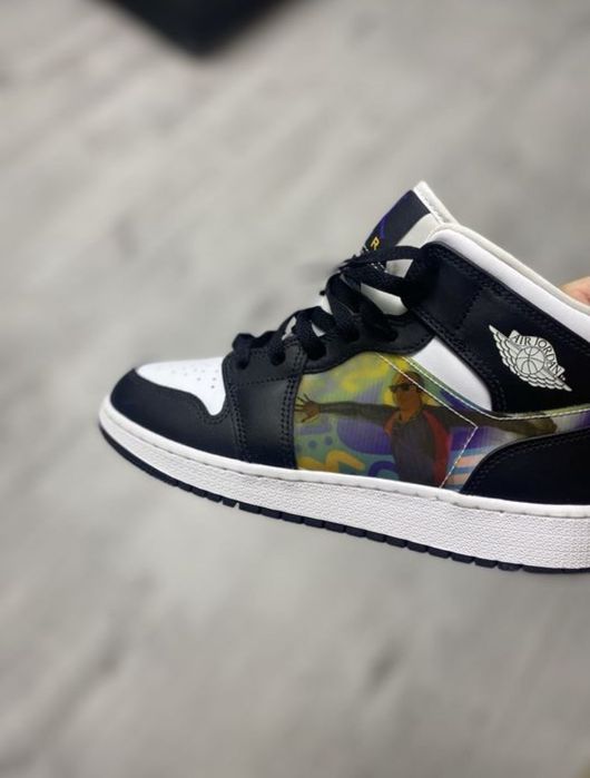 Jordan 1 mid hologram