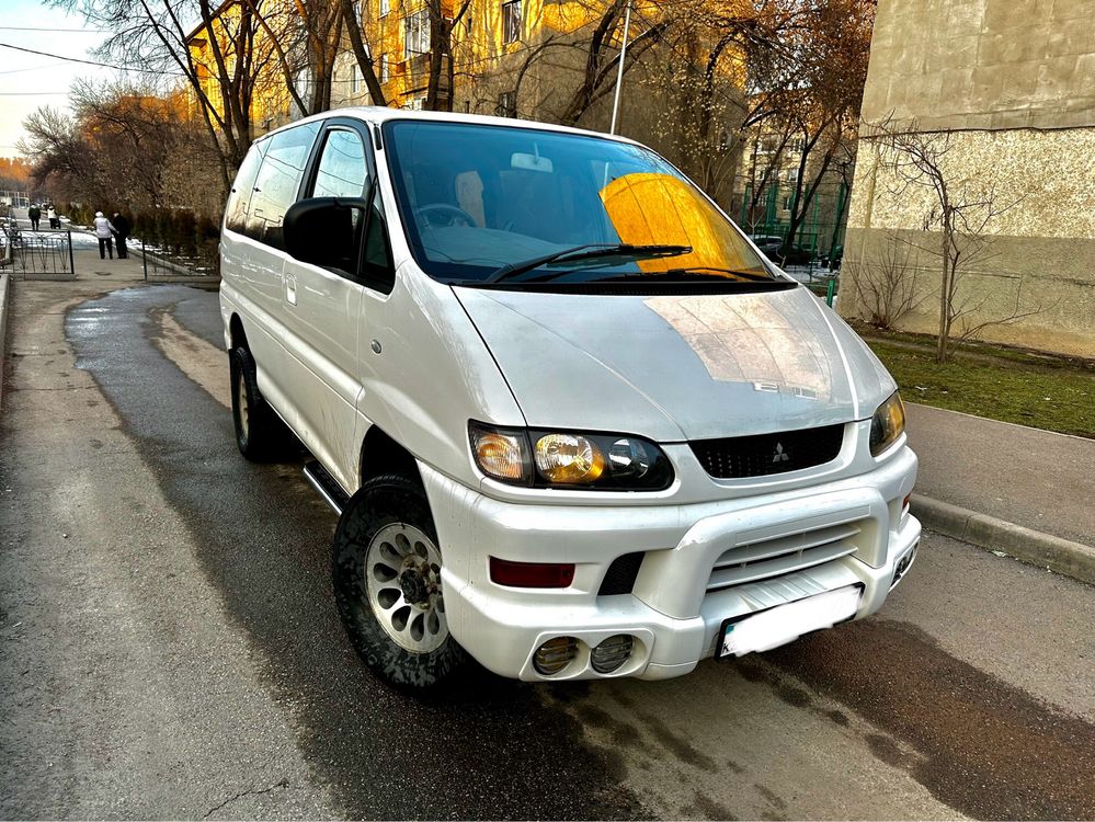 Mitsubishi DELICA