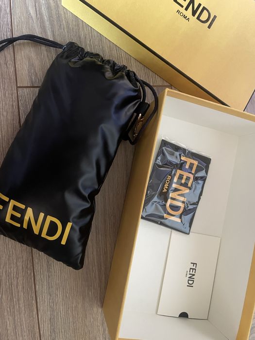 Слънчеви очила FENDI Roma