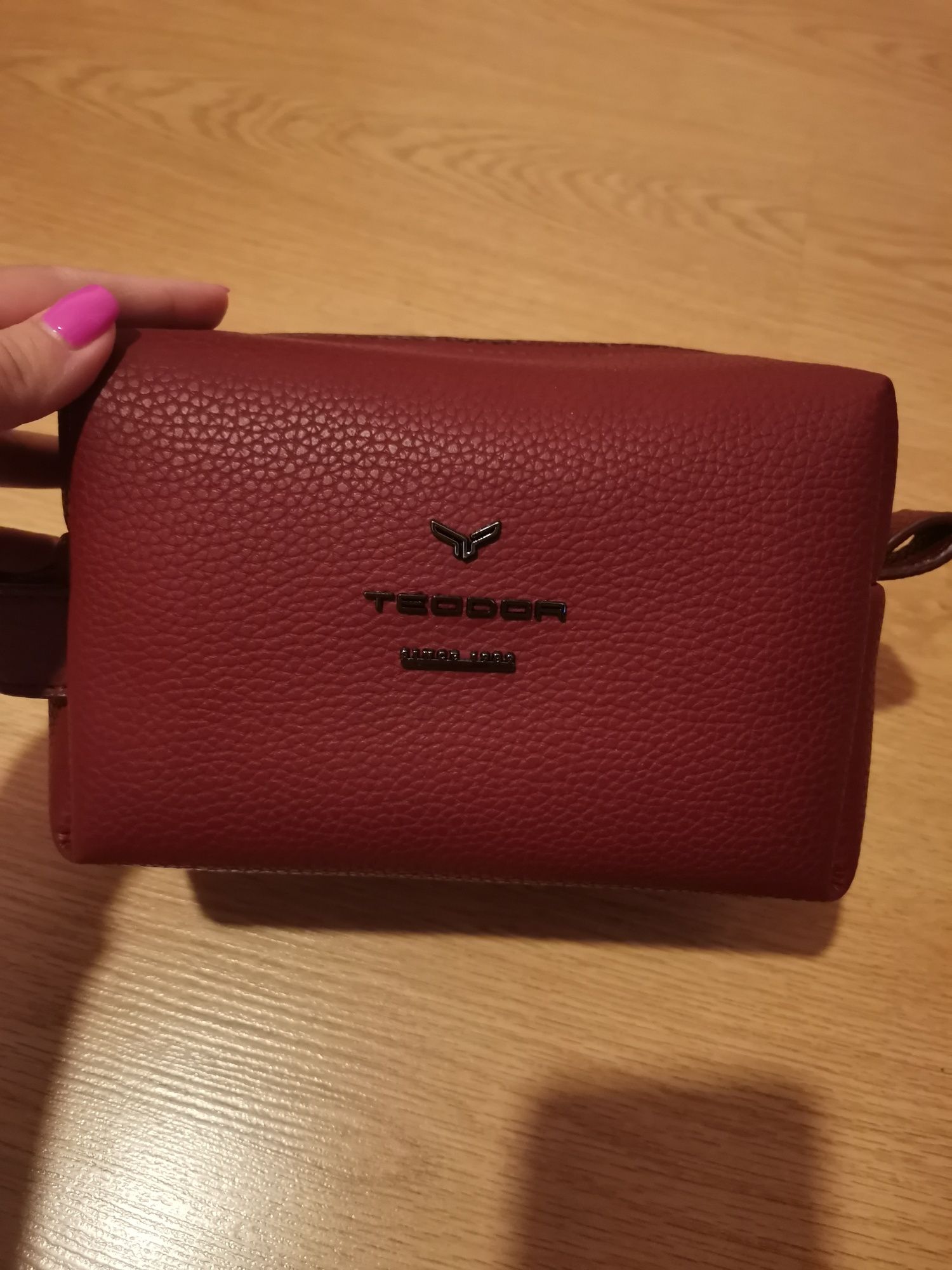 Раници Guess и Verde несесер на Teodor