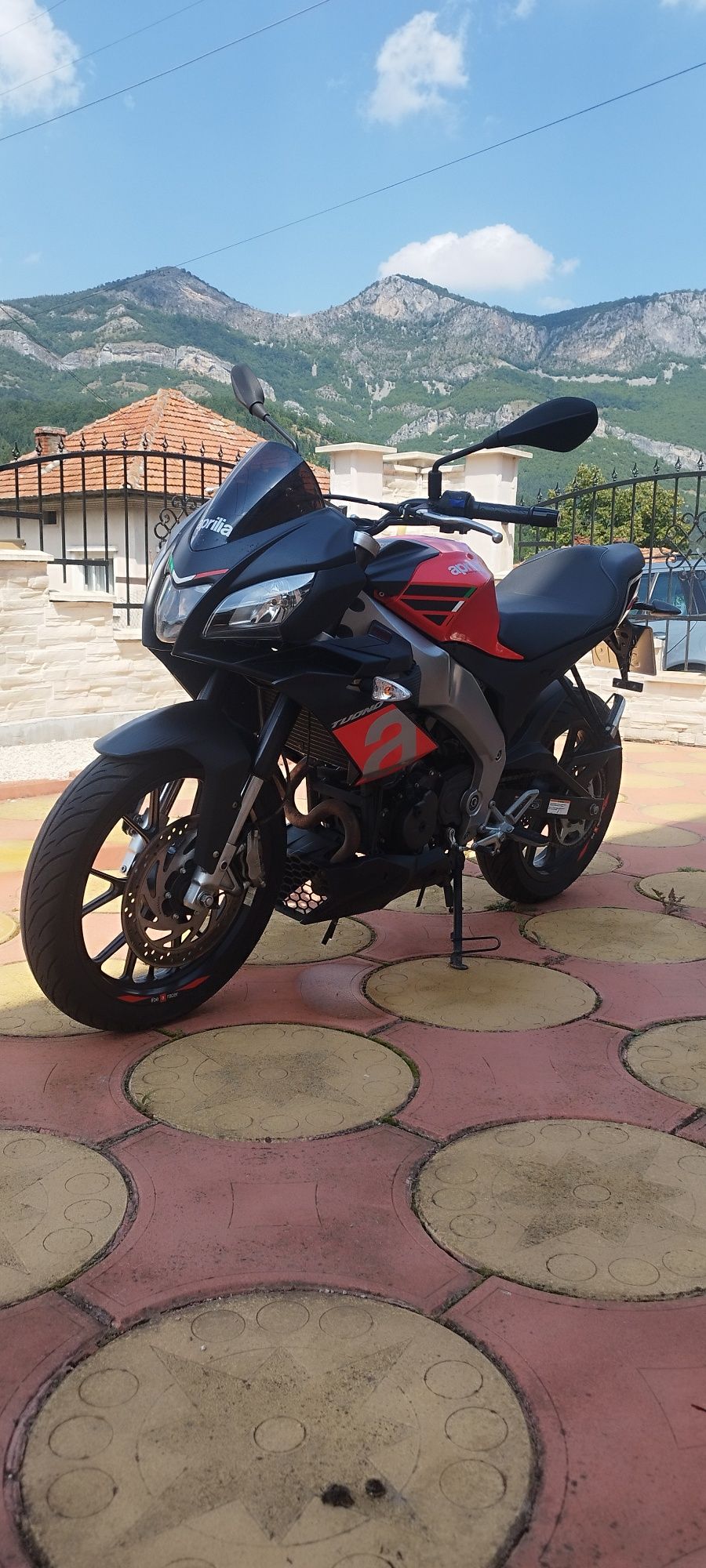 Aprilia Tuono 2017г.