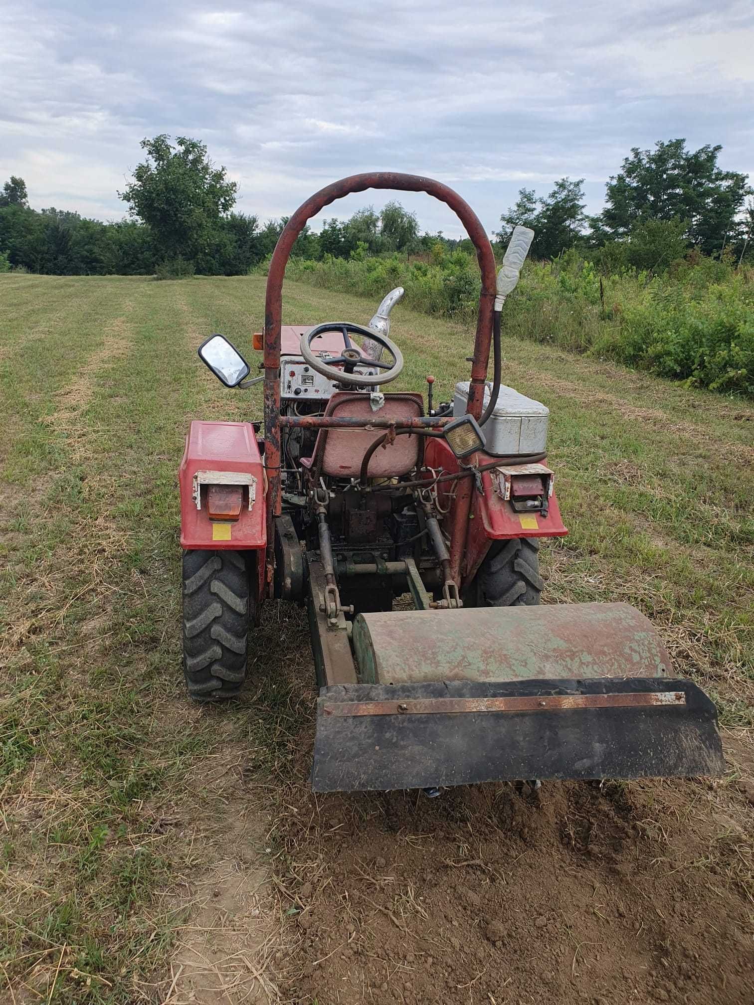 Tractor hebei 150