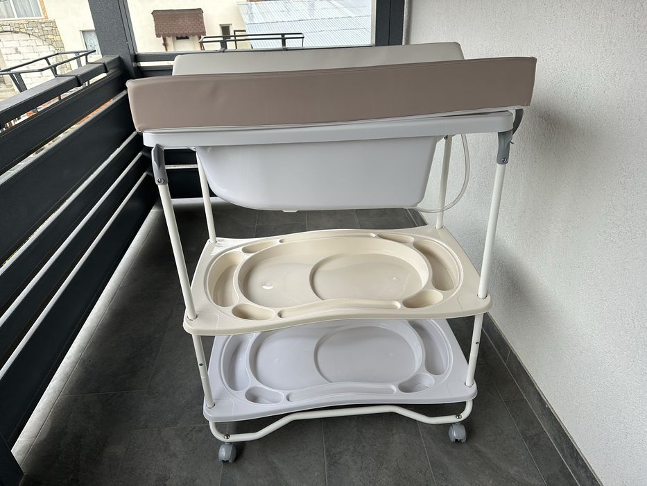 Masa de infasat si cadita bebelusi