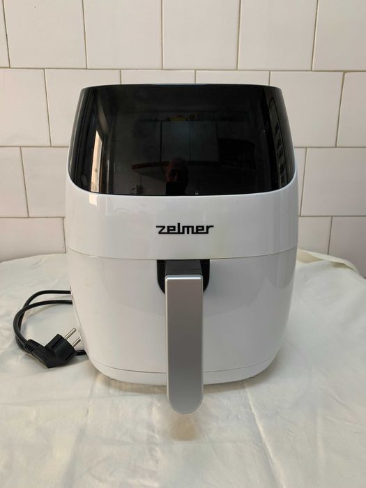 Friteuza cu aer cald in functiune