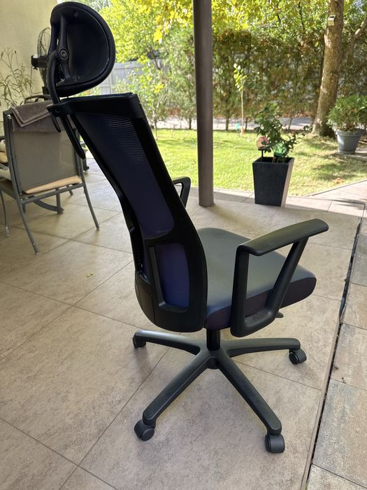 Scaun de birou rotativ