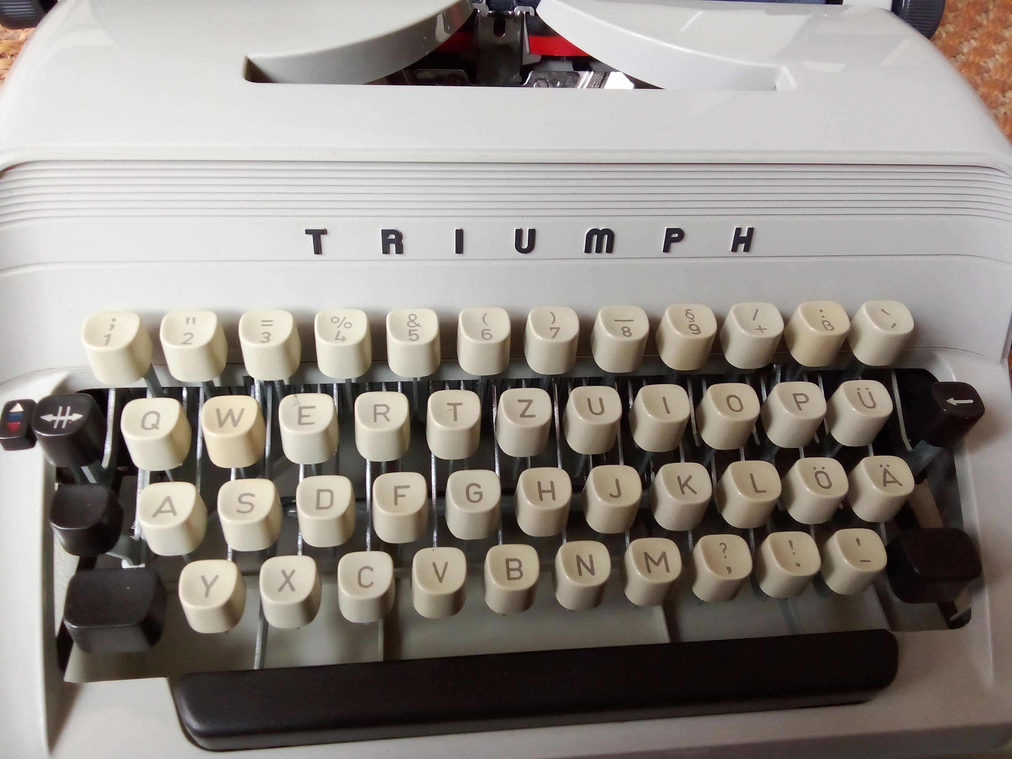 Германска пишеща машина TRIUMPH 1974 г.