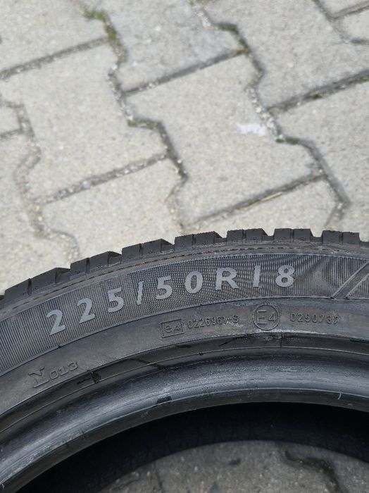 225 50 18 Dunlop