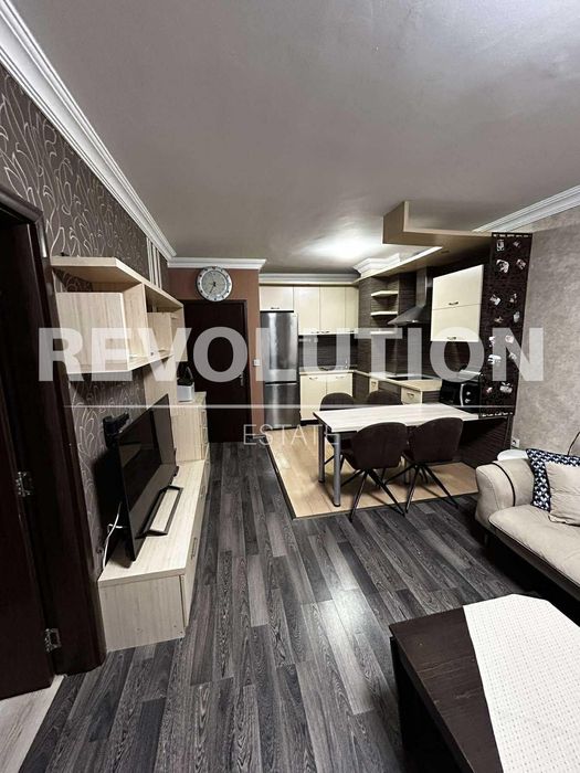 Тристаен апартамент в района на Възраждане 1!