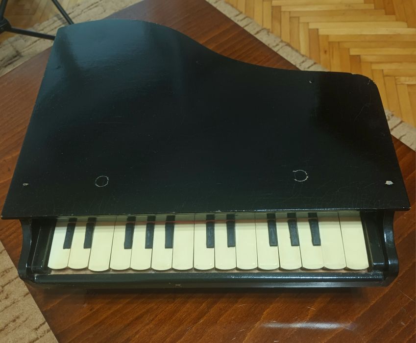 Pian vintage miniatură, funcțional, anii '60, lemn + bachelită