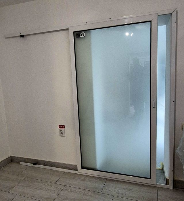 Vand Ușă glisantă aluminiu pentru interior – 1m x 1.90m, culisare tota