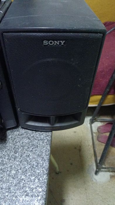 Urgent Radio casetofon - cd Sony  se aude  tare functional detali jos