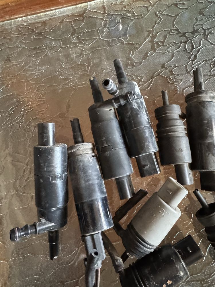 Помпички чистачки за бмв е60 е 70 ф10 ф11 ф20 ф30 ф31 ф15 ф16