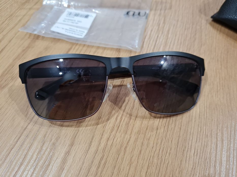 Слънчеви очила Guess