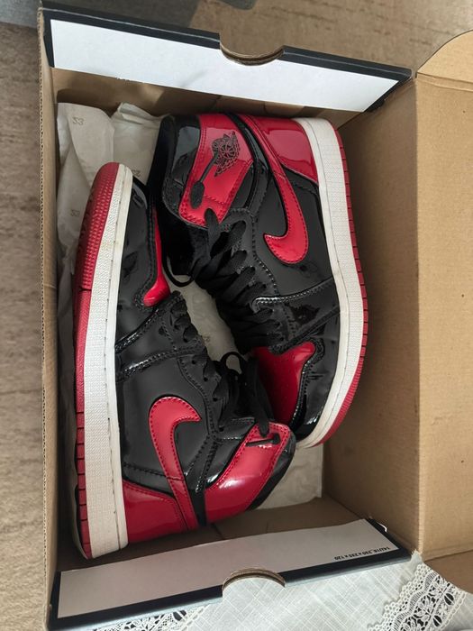 Vand Jordan 1 High Patent Bred 39 in cutie originala