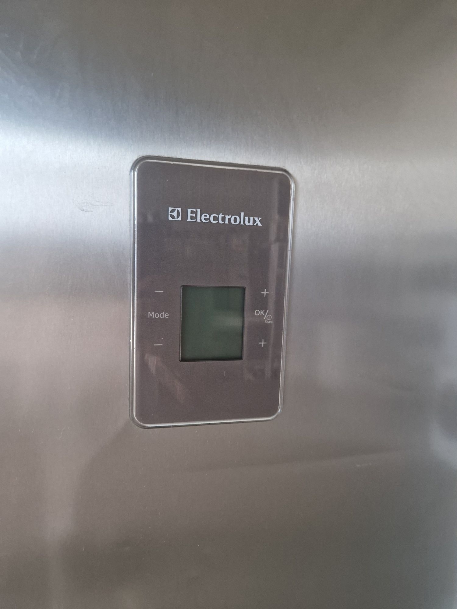 Хладилник с фризер Electrolux A++ 200 см  No Frost