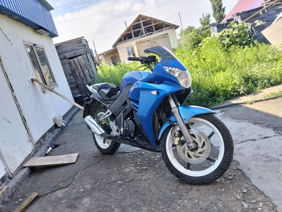 Продам мотоцикл skyway 250 кубов