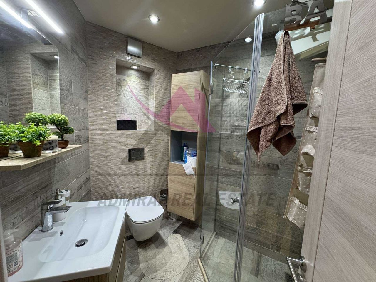 Дава се под наем Тристаен апартамент в Варна, Левски - 130 кв.м за 800 € - Снимка #6