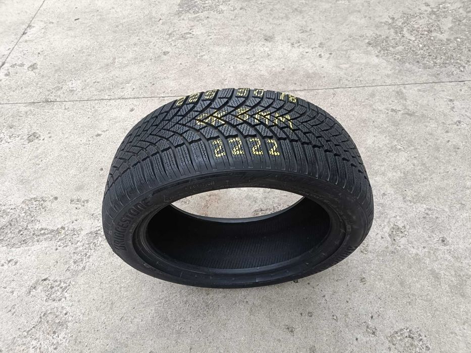O anvelopa iarna 225 50 18 Bridgestone Blizzak LM 005 cu 8 mm 2222