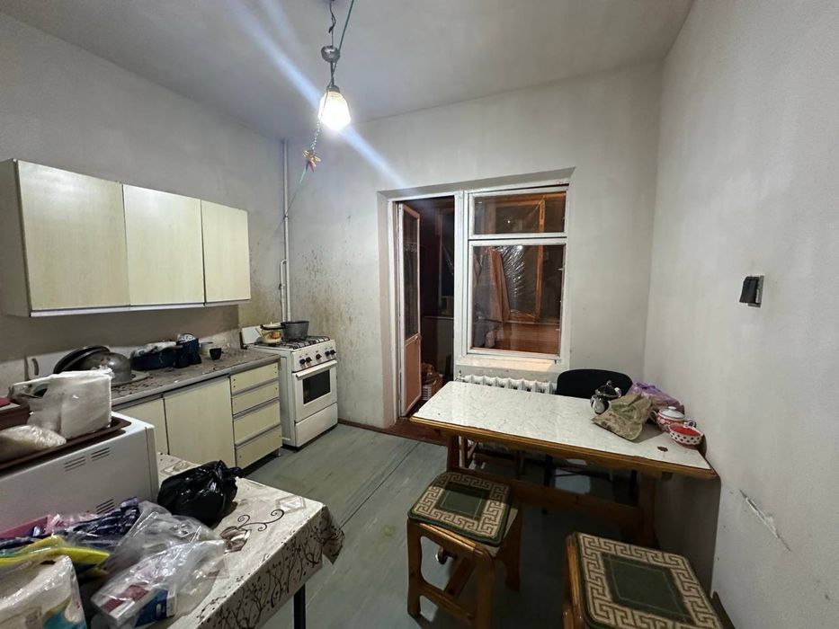 Продается 4х ком квартира. Куйлюк 5 массив 99м2. Без ремонта