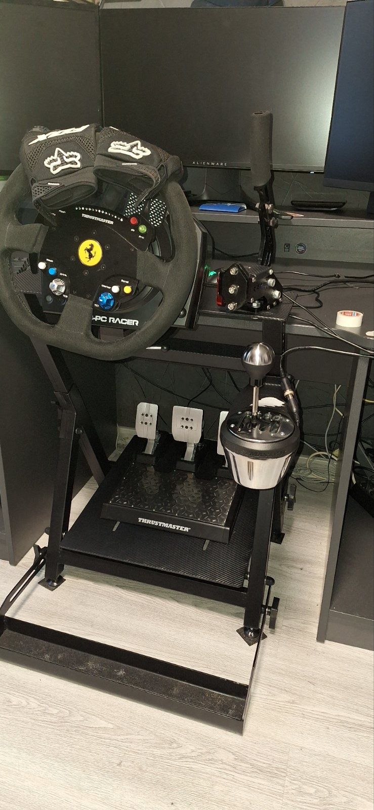 Стойка за волан, педали, shifter и handbrake.logitech, thrustmaster..