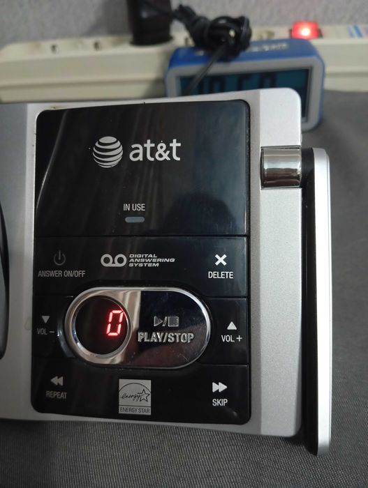 Продам радиотелефон AT&T четыре трубки на один телефонный номер.