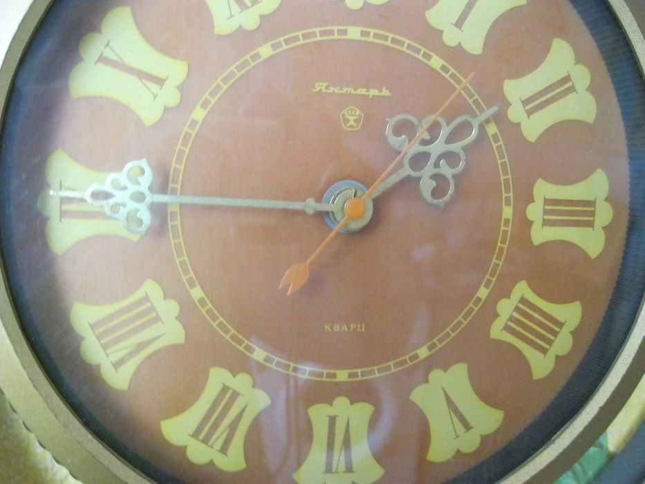 Часы советские настенные "Янтарь" и будильники
