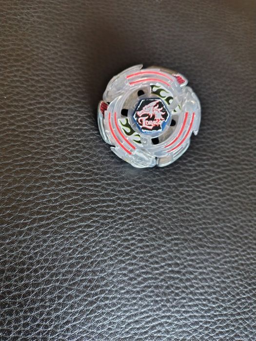 Beyblade lightning L-drago si storm pegasus