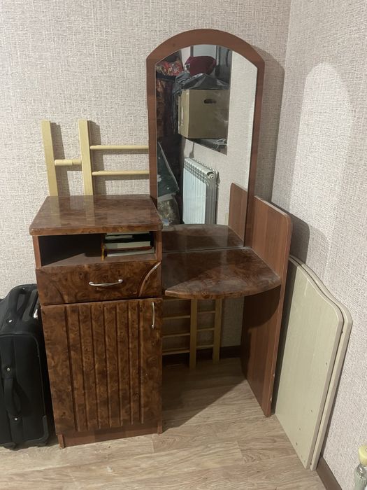 комод для спальни бу тап таза ,айнасы да бутин,озиниз келип алып кетес