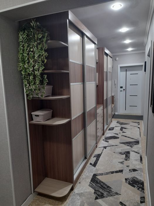 Продам красивую прихожую