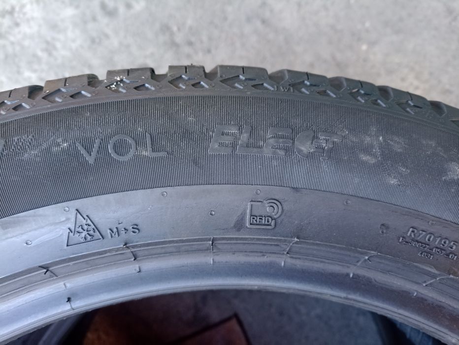 2 anvelope AllSeason Pirelli 235/50 R19 dot 4321