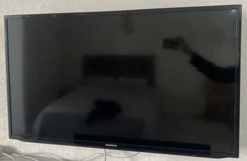Продаётся телевизор Samsung 40" серия 5 Full HD LED