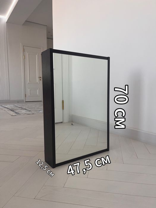 Подвесной деревянный шкафчик