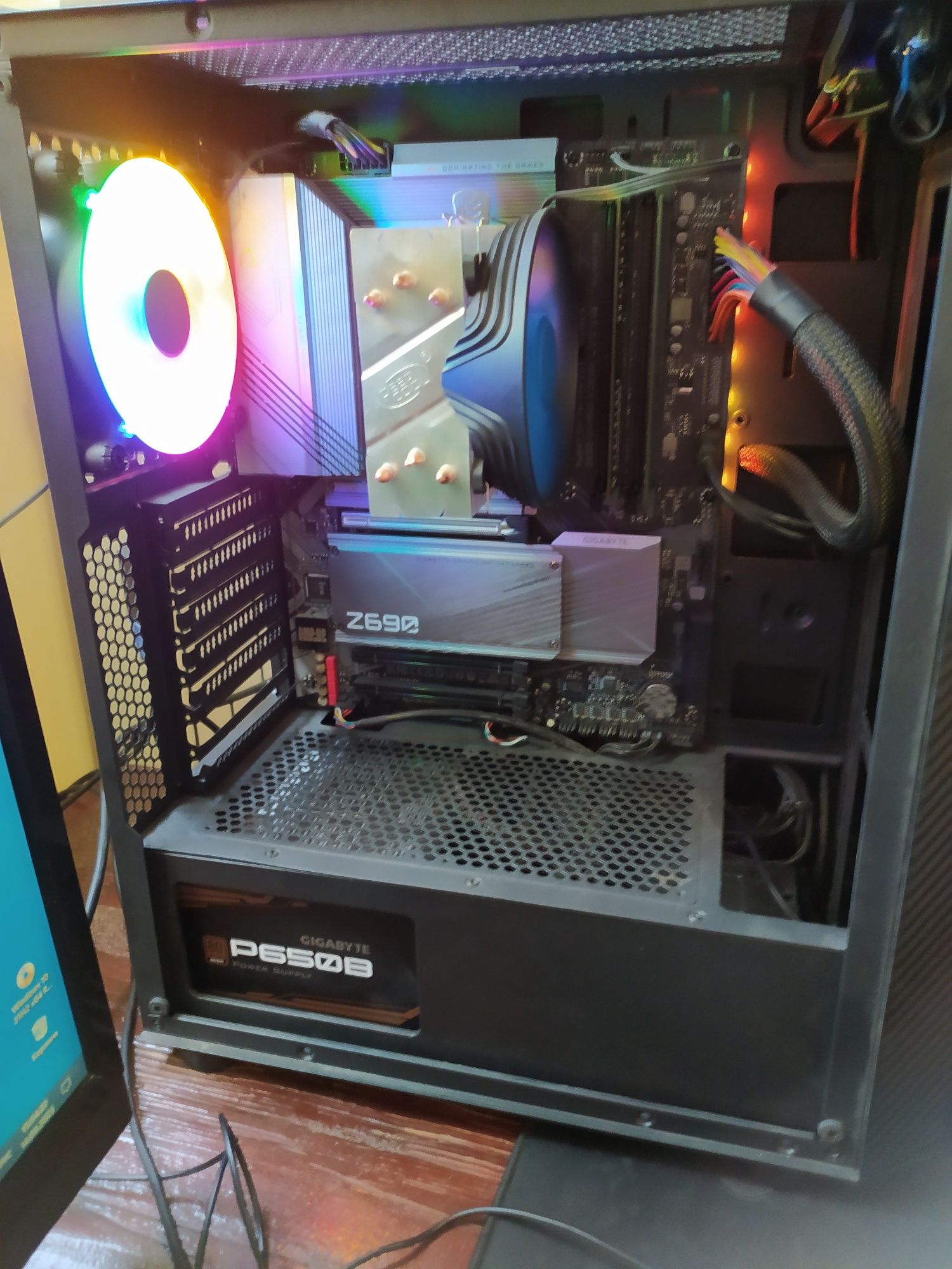 Kompyuter desktop. Z690-DDR4, RAM-24gb/3200mhz, SSD-256/512gb m.2,650w