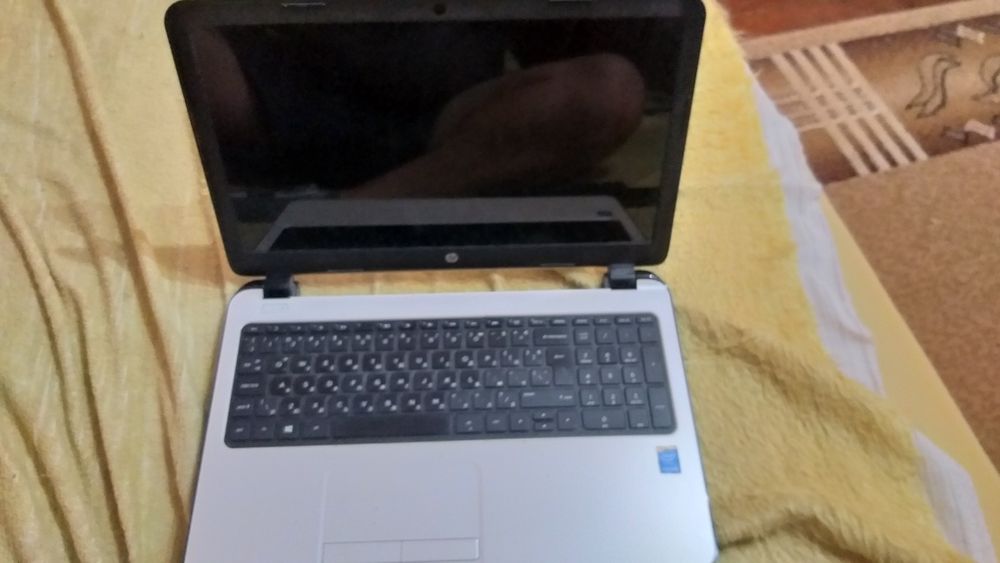 Лаптоп hp 15-r255nu За часи изгорял процесор