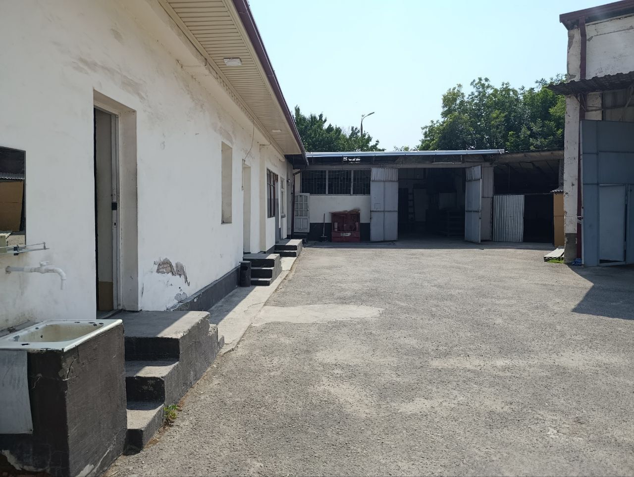 Продаётся 1 500 м². производственная база.