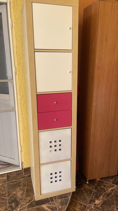 Etajere Ikea Kallax cu accesorii