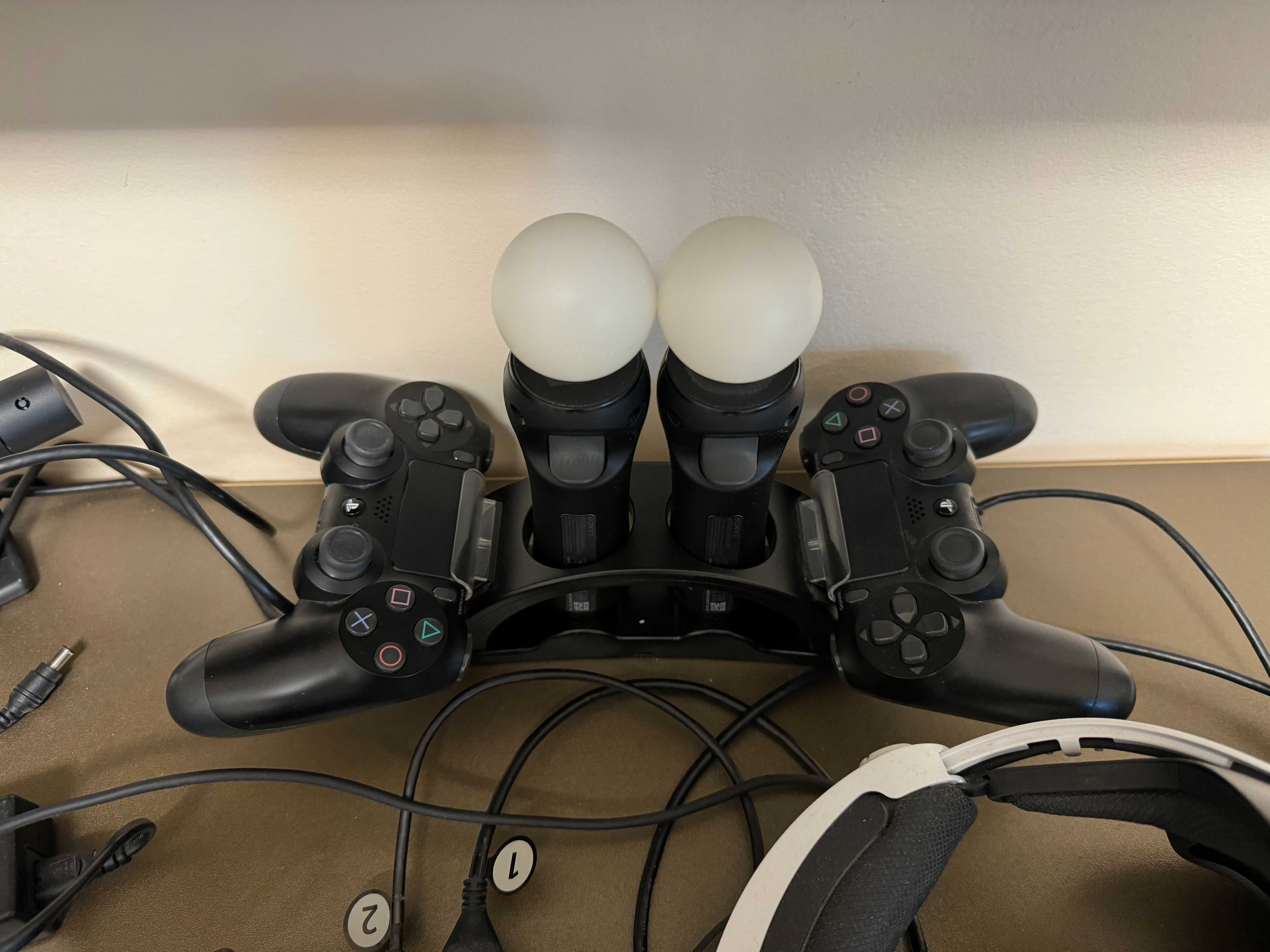 PlayStation 4 + VR + Move + Docking